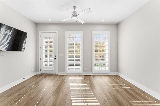 Building Photo - 1272 Longreen Ter NW