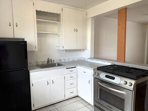 Building Photo - 521 Adams St NE