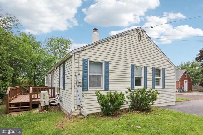 Building Photo - 2774 Woodland Ave