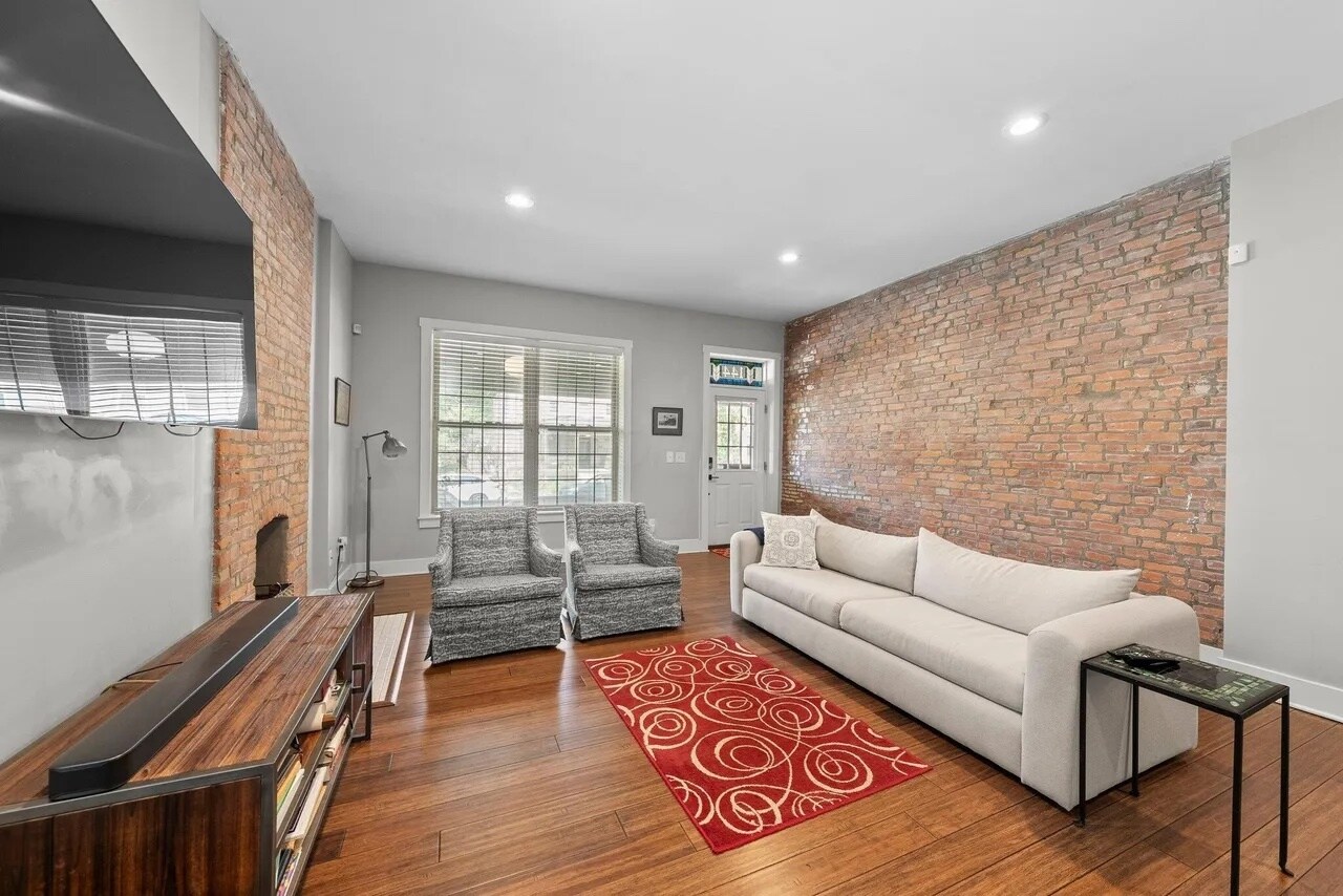 Building Photo - 144 Wilson Ave