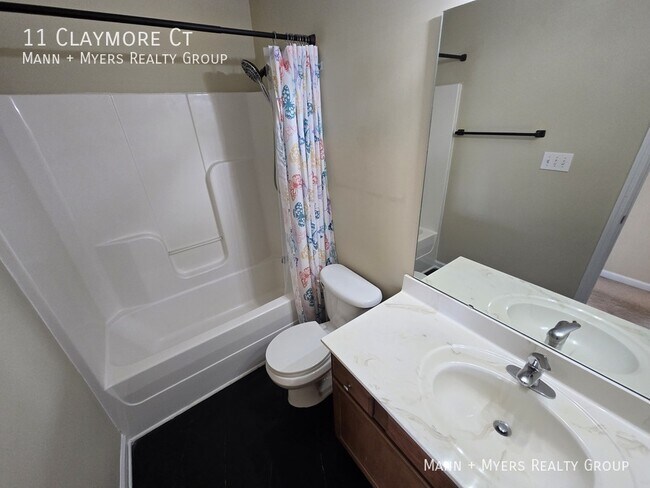 Building Photo - 11 Claymore Ct