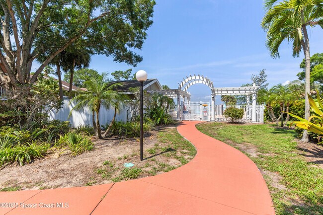 Building Photo - 225 S Tropical Trail
