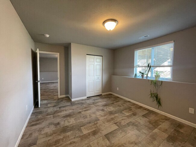 Building Photo - Three Bedroom Home in Portage