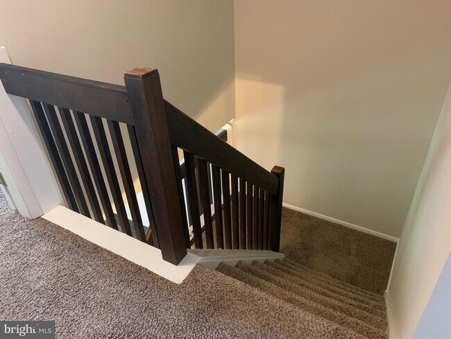 Building Photo - 118 Sycamore Ct