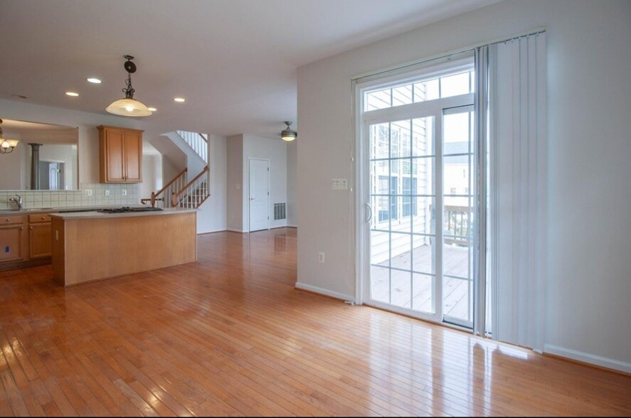 Building Photo - 12681 Heron Ridge Dr