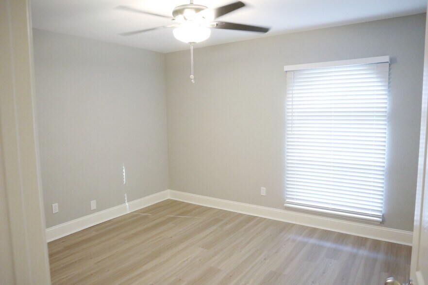 Building Photo - 5212 Fisher Dr