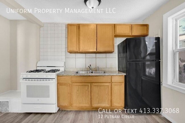 Building Photo - 12 Putnam Cir