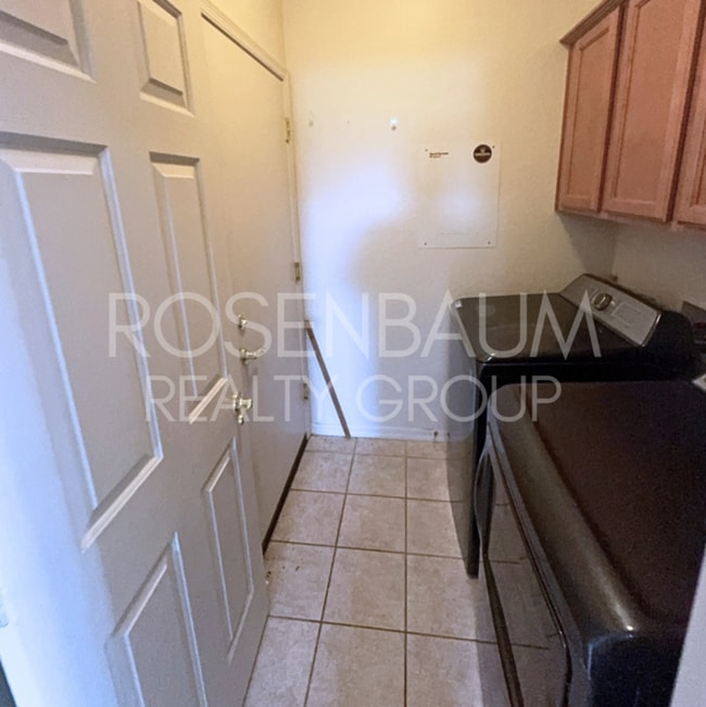 Building Photo - 8003 N Racehorse Rd