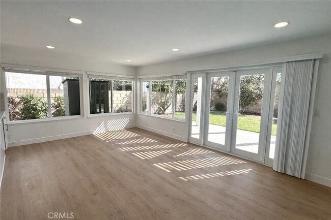 Building Photo - 9872 Kings Canyon Dr