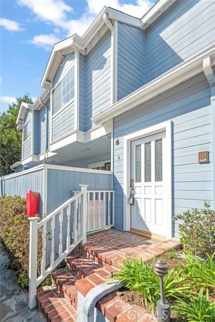 Building Photo - 313 N Broadway