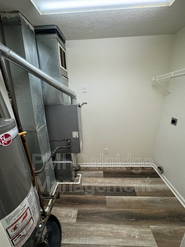 Building Photo - 120 Heather Rd