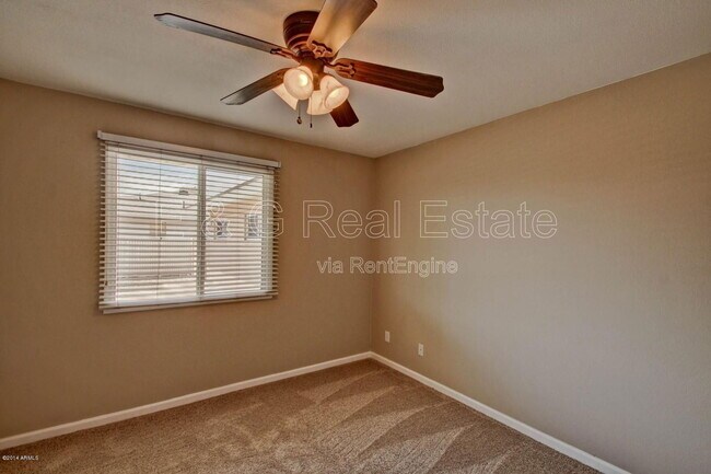 Building Photo - 1030 E Manhatton Dr