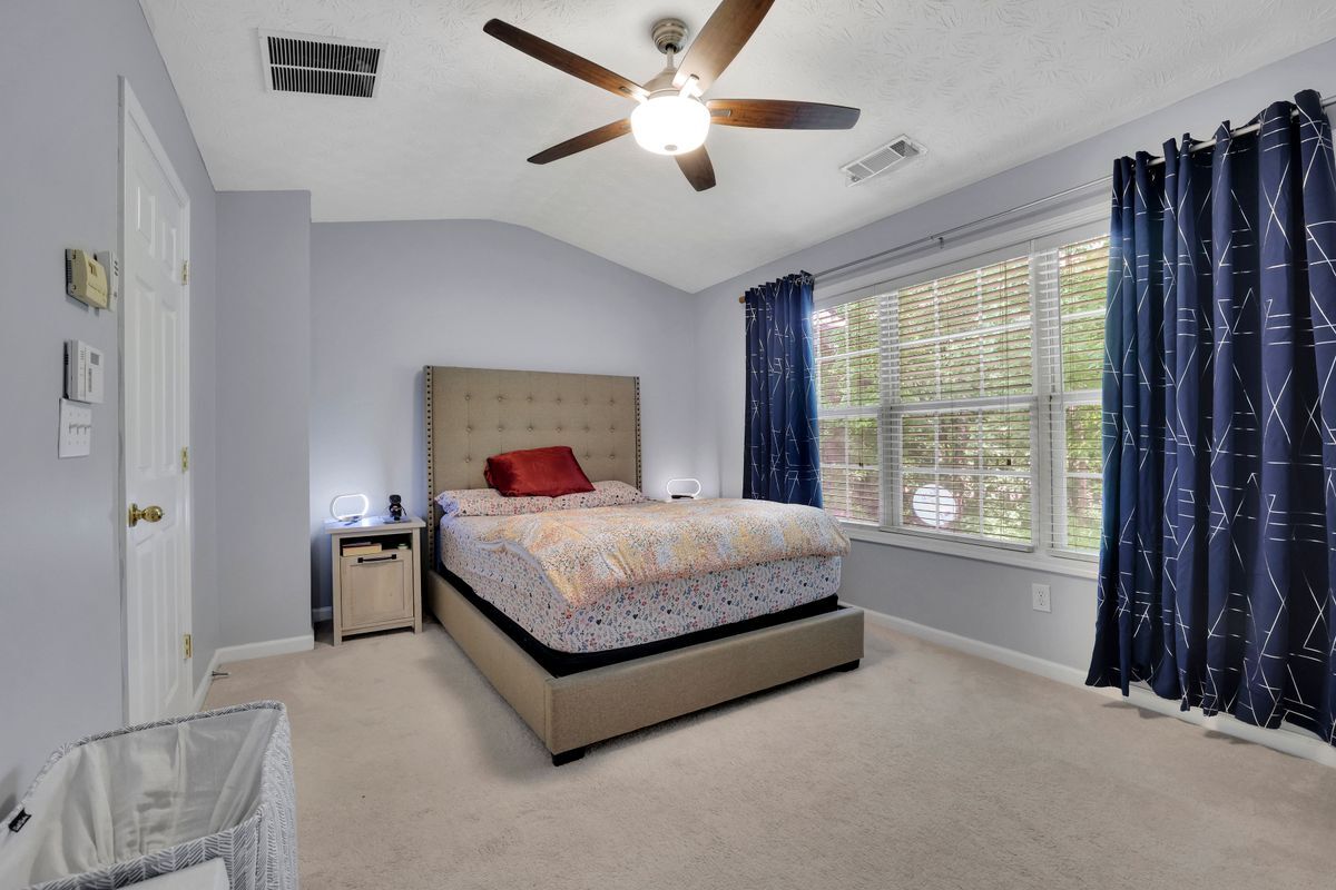 Building Photo - 541 Lantern Wood Dr