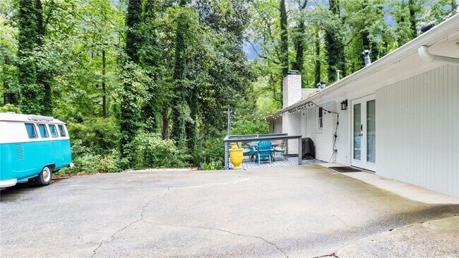 Building Photo - 204 Cold Creek Dr