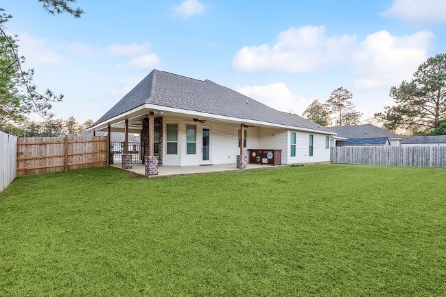 Building Photo - 3 Bedroom Covington Home in Tammany Terrac...