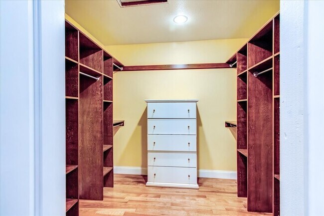 Building Photo - 848 Bucksaw Pl