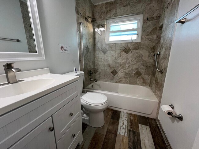 Building Photo - 1877 Meadow Ct