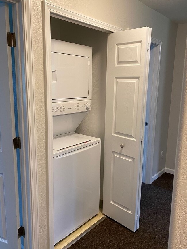 Building Photo - 1701 B Aliak Dr