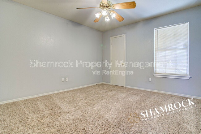 Building Photo - 10205 Lilac Ln
