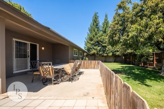Building Photo - Fresno Eastside Home, 3BR/2BA, Near CSUF –...
