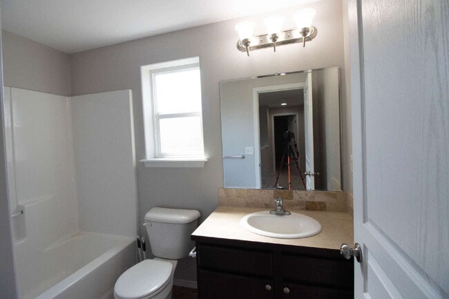Building Photo - A BEND HOME FOR PEOPLE AND PETS!