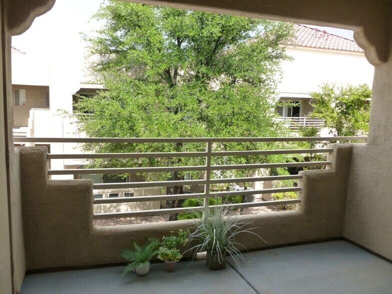 Building Photo - 1908 Tierra Vista Dr