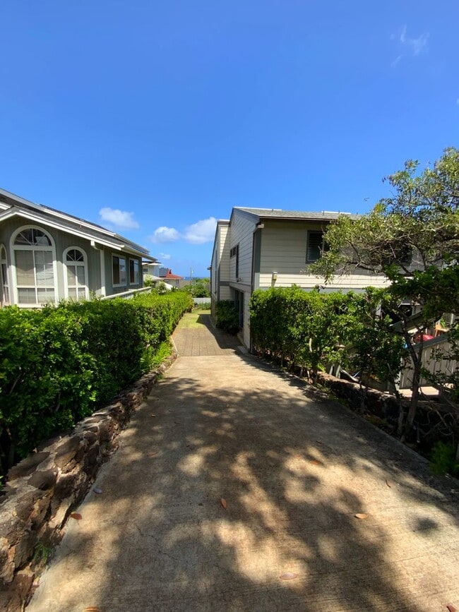 Primary Photo - KAIMUKI 1 BEDROOM UNIT TUCKED AWAY IN BACK...