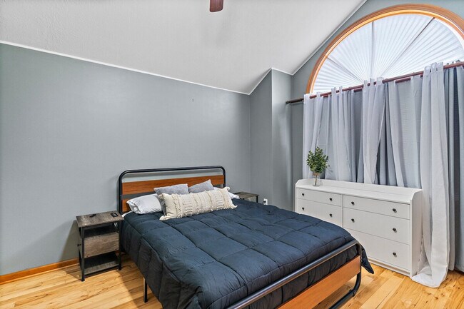 Building Photo - 2422 Cedar Crest Dr