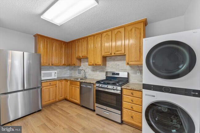 Building Photo - 3701 S George Mason Dr