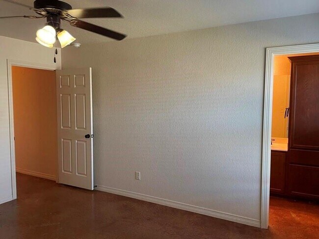 Building Photo - 504 Karey Dr