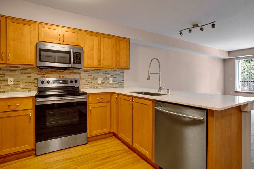 Echo Lake Apartment Homes 1150 N 192nd St Shoreline WA 98133