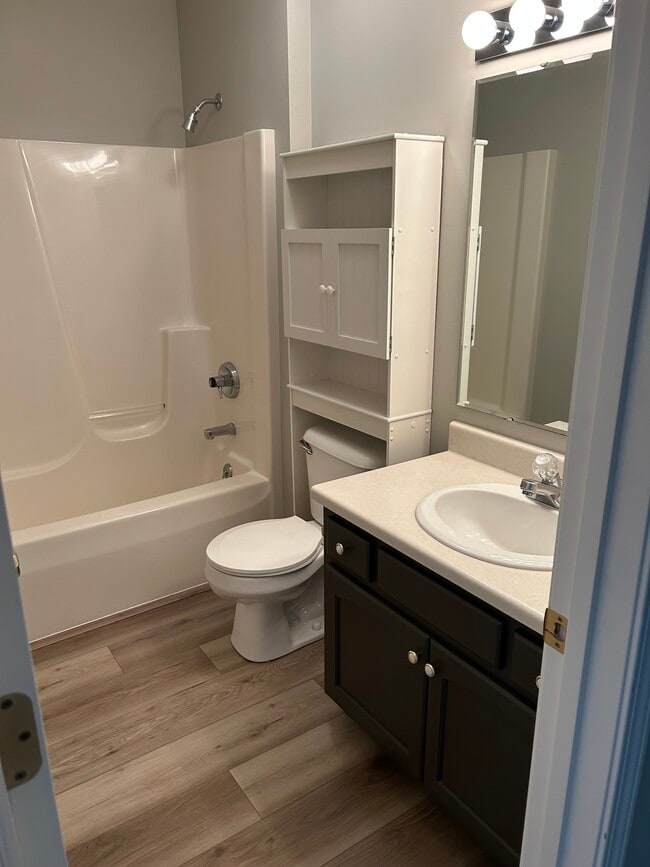 Building Photo - 1431 Shingle Oak Pointe