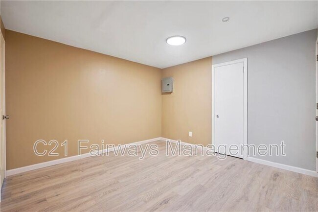 Building Photo - 628 Greenfield Ave