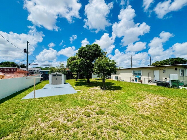 Building Photo - 115 W 37th St