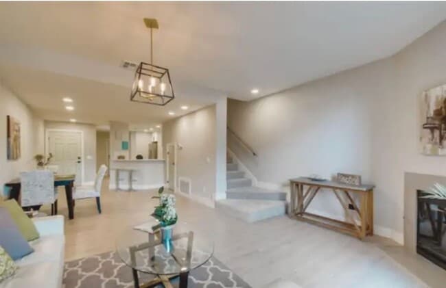 Building Photo - $3,700 - 3 Bed / 2.5 Bath Upgraded Townhome in The Knolls Community