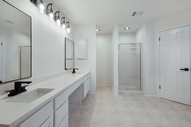 Building Photo - 7411 Tom Kite Ct