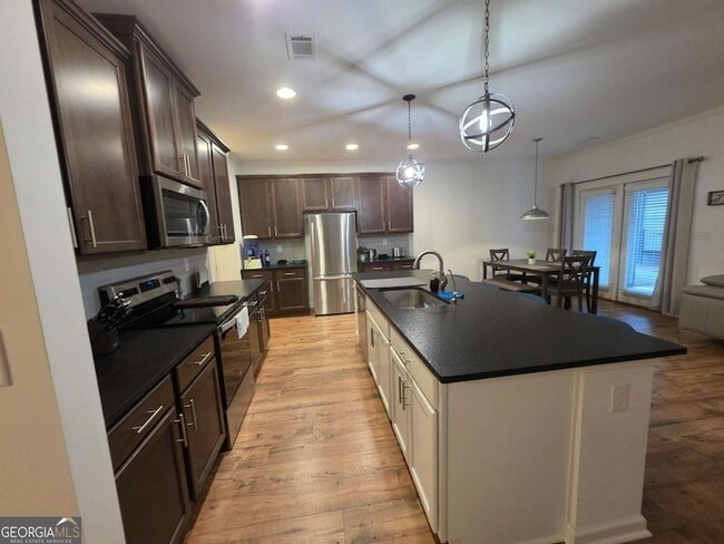 Building Photo - 5531 Garens Way