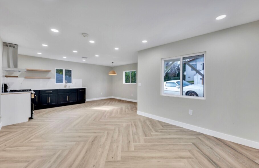 Building Photo - 1223 N Ave 45