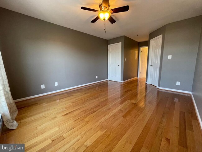 Building Photo - 1100 Quaker Hill Dr