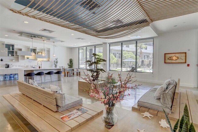 Building Photo - 164 SE 4th Terrace