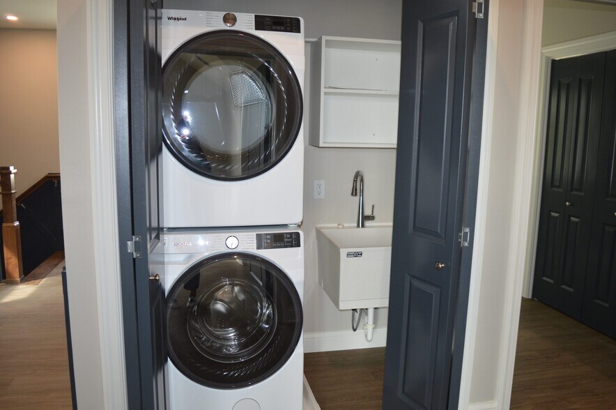 Building Photo - 100 S Washington St