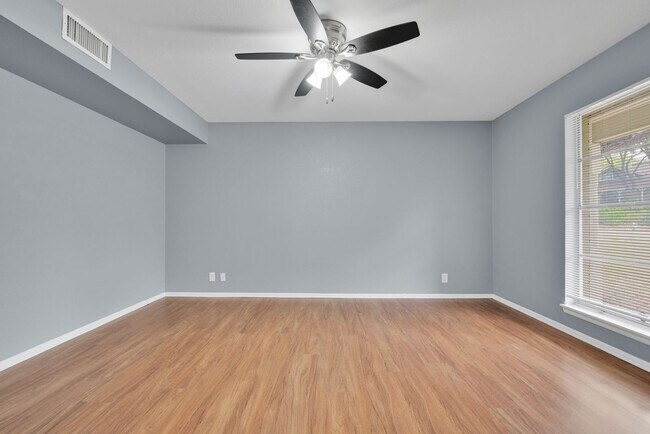 Building Photo - Two Story Rental in Castle Hills