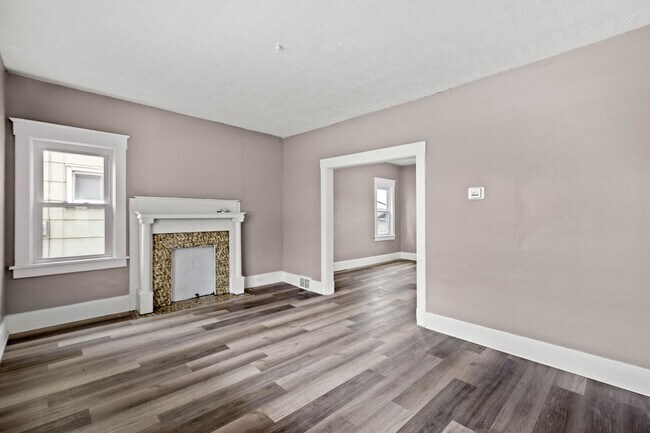 Building Photo - SCORE 50% OFF 1ST MONTH'S RENT IF SIGNED BY APRIL 3! Stunning 3 bedroom home in Aliquippa availab...