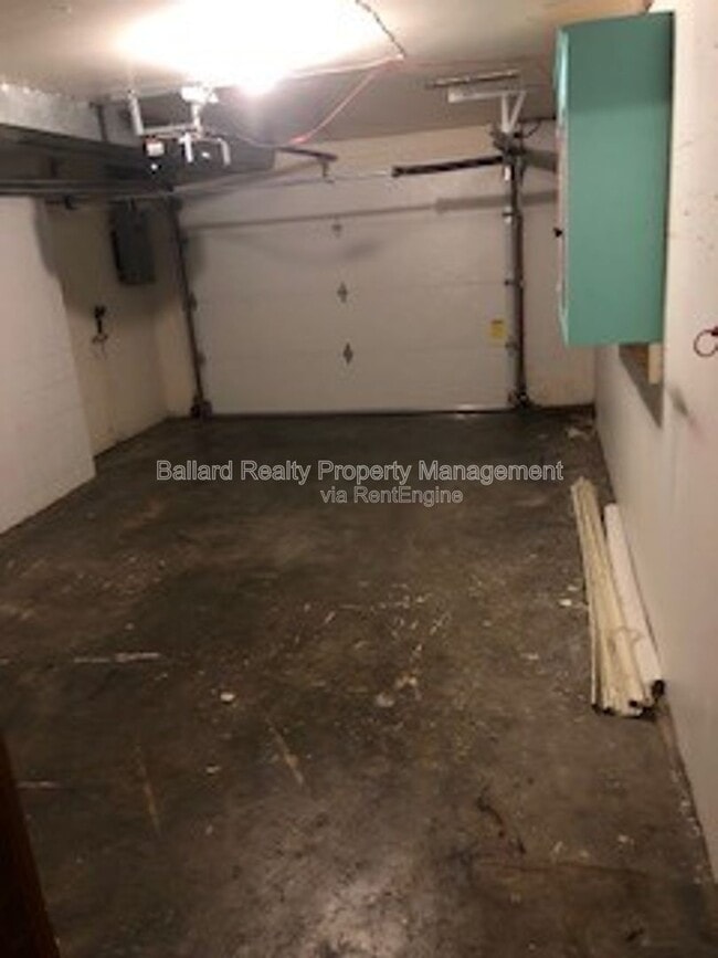 Building Photo - 708 N 80th St