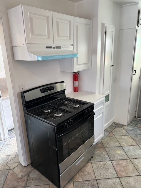 Stove and Storage - 226 Palm Dr
