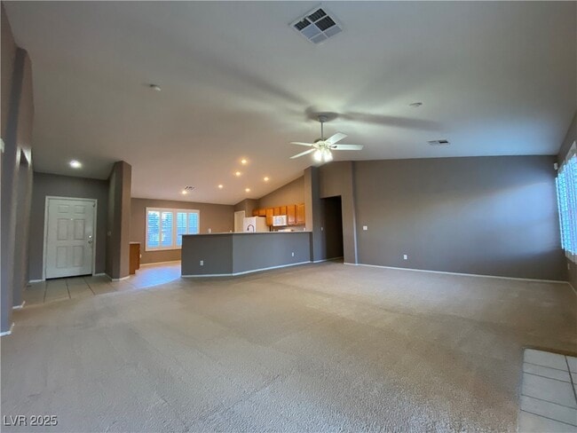 Building Photo - 556 Green Gables Ave