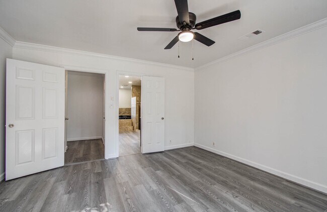 Building Photo - 674 Ravensworth Dr