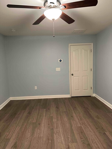 Building Photo - 131 Creekside Wy