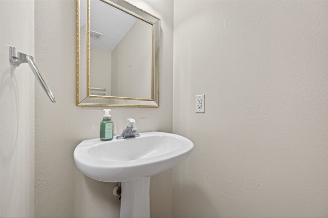 Building Photo - 9111 Winkbow Dr