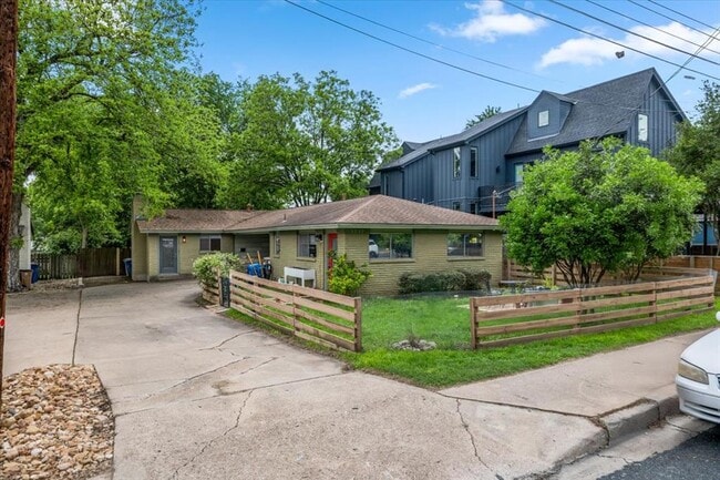Building Photo - 1717 Bluebonnet Ln